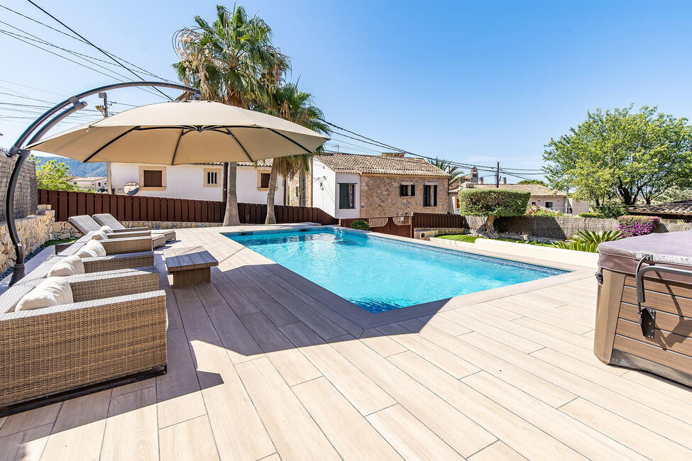 Sonnige und energiesparende Familienvilla mit Pool und Garage in Calvia