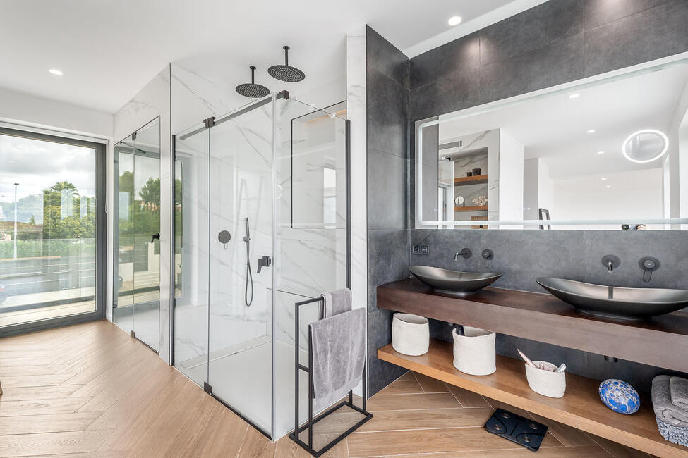Attraktive Neubau-Villa mit Pool und Weitblick in Sa Cabaneta