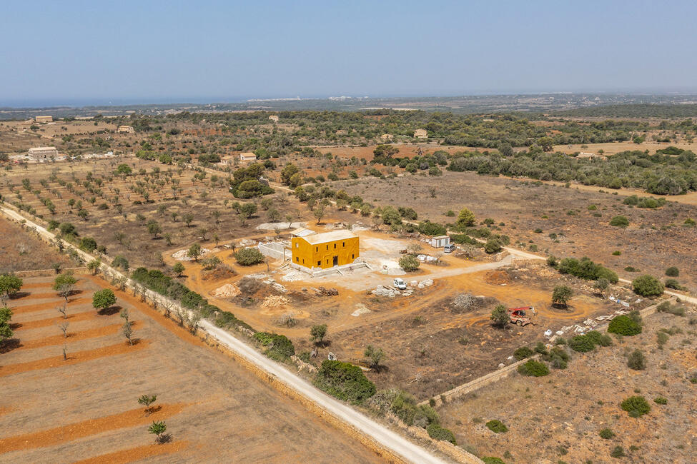 Finca mediterránea de nueva construcción con piscina y mucha privacidad en Ses Salines