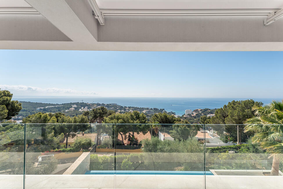 Moderna villa de nueva construcción con piscina e impresionantes vistas al mar en Portals Nous