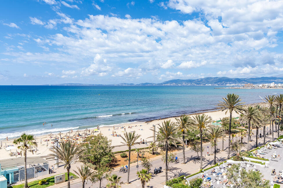 Luxurious penthouse on the seafront with parking space in Playa de Palma