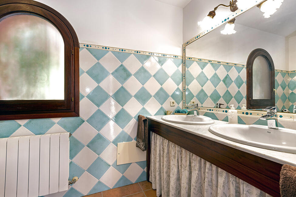 Traditionelle Meerblick-Villa mit Pool in Camp de Mar