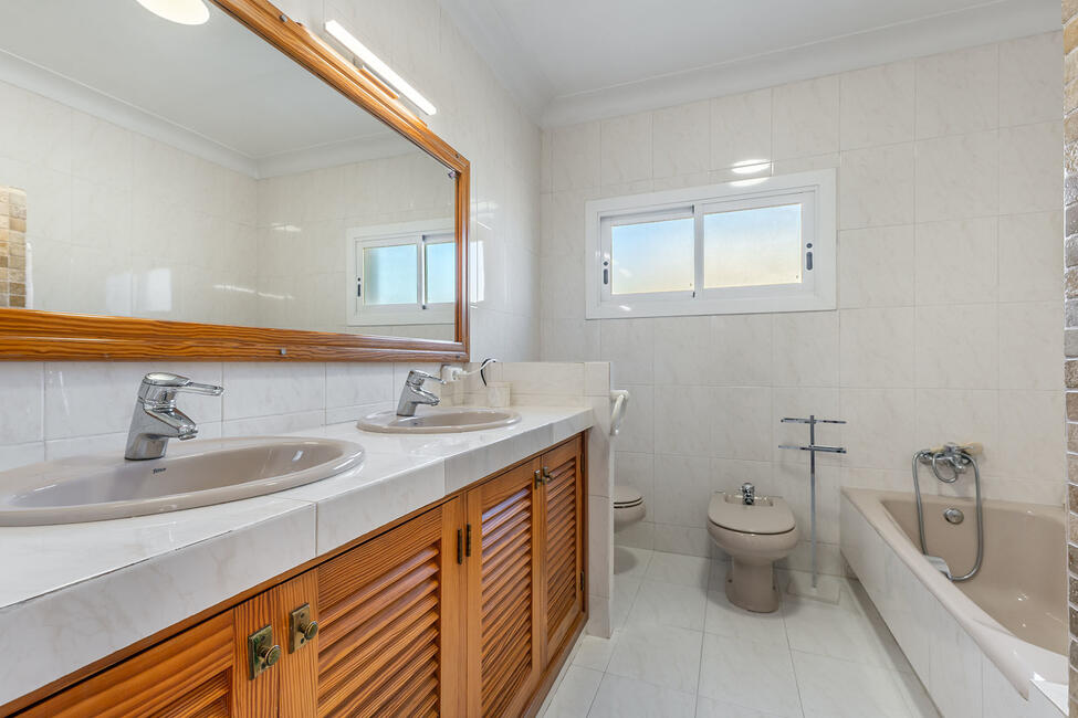 Fantastische Villa mit Gästeapartment und Teilmeerblick in Costa d’en Blanes