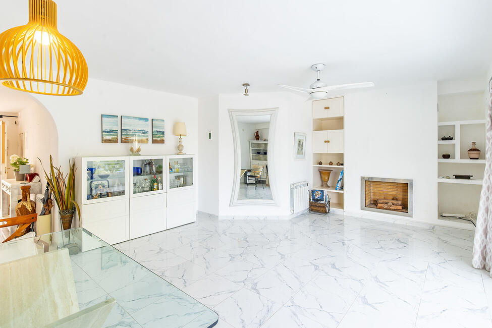 Attraktives Apartment mit Gemeinschaftspool in 1. Meereslinie von Santa Ponsa