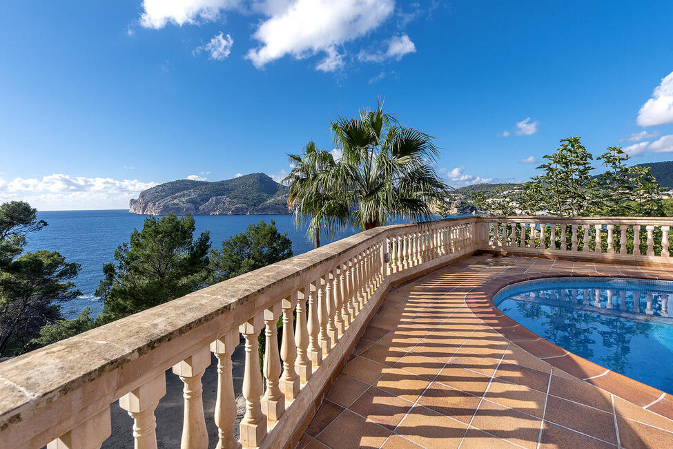 Traditionelle Meerblick-Villa mit Pool in Camp de Mar
