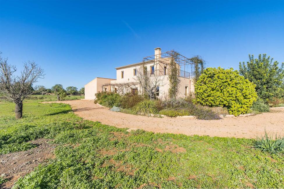 Ökologisch nachhaltige Finca mit Ferienvermietungslizenz in Llucmajor