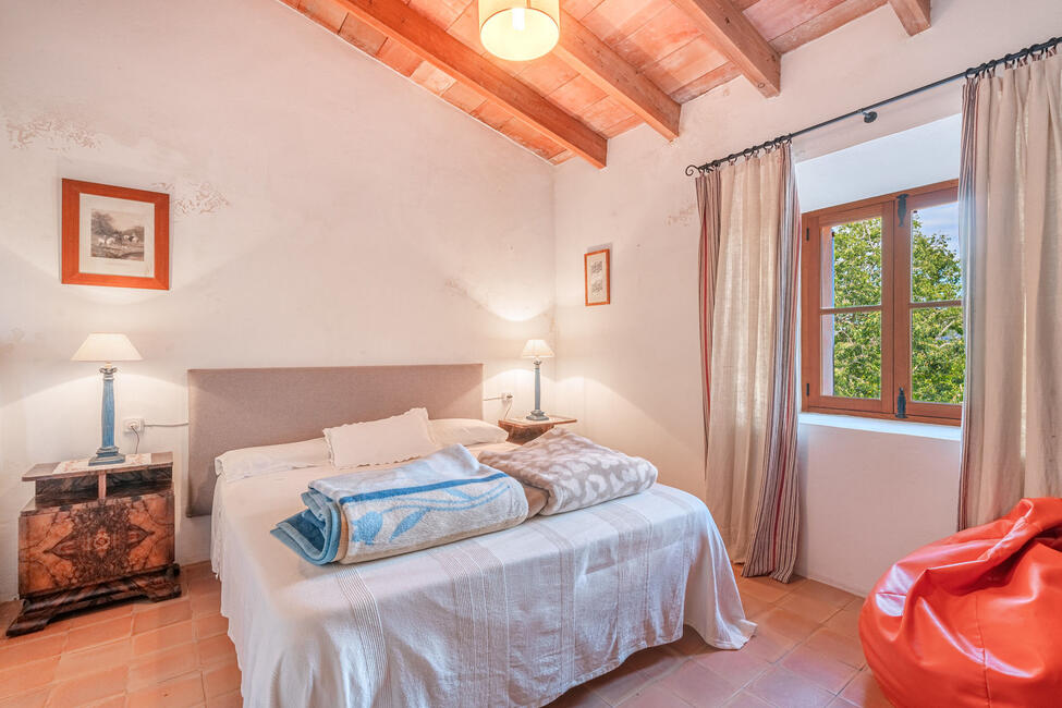 Renovierungsbedürftige Finca mit 9.6 ha Land in ruhiger Lage bei Alaro