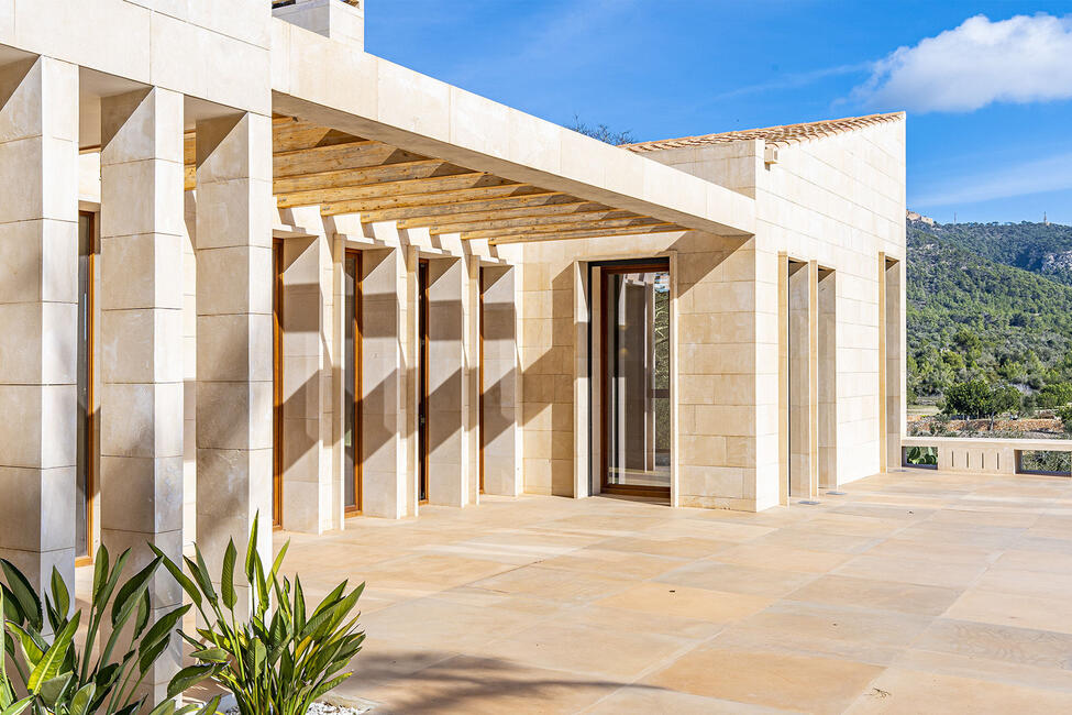 Unique finca with pool and mountain views in Cas Concos Des Cavaller