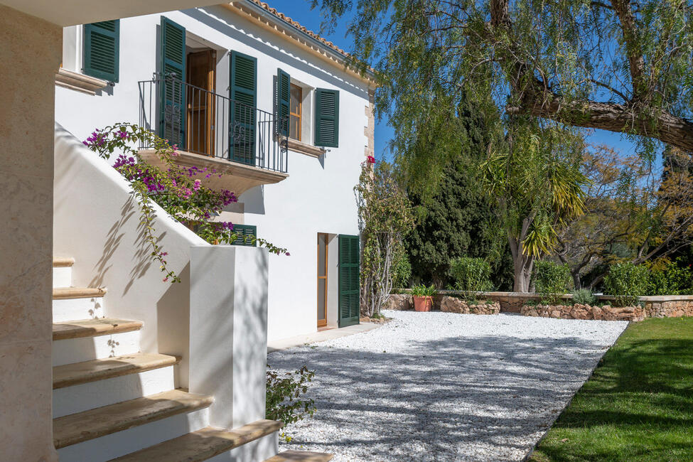 Preciosa casa señorial con piscina rodeada de exuberante naturaleza en Génova