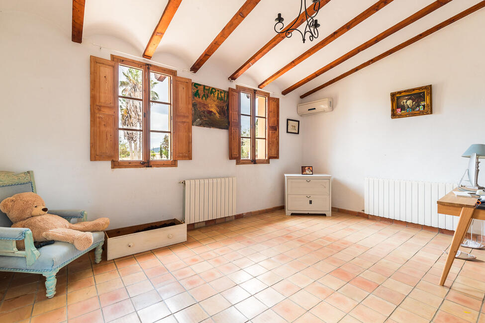 Multigenerational family finca with 11 rooms in Santa Maria del Cami