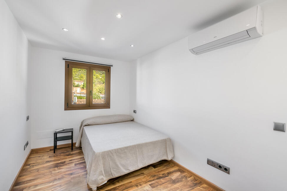 Renoviertes Stadthaus im modernen Stil mit Dachterrasse in Andratx