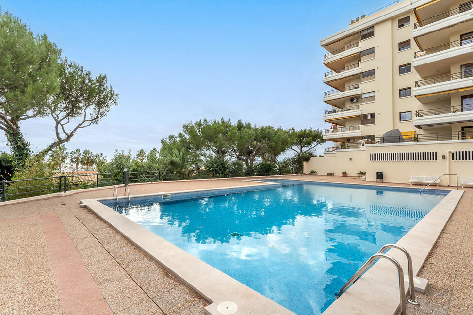 Renoviertes Erdgeschoss-Apartment mit Teilmeerblick in Portals Nous