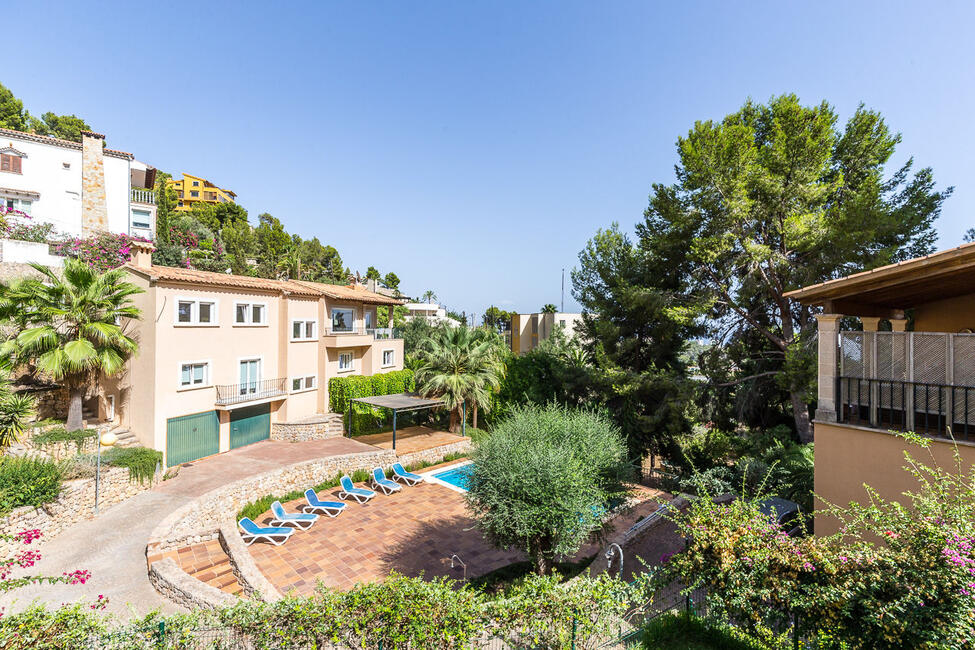 Schöne Villa mit Teilmeerblick und Gemeinschaftspool in Genova