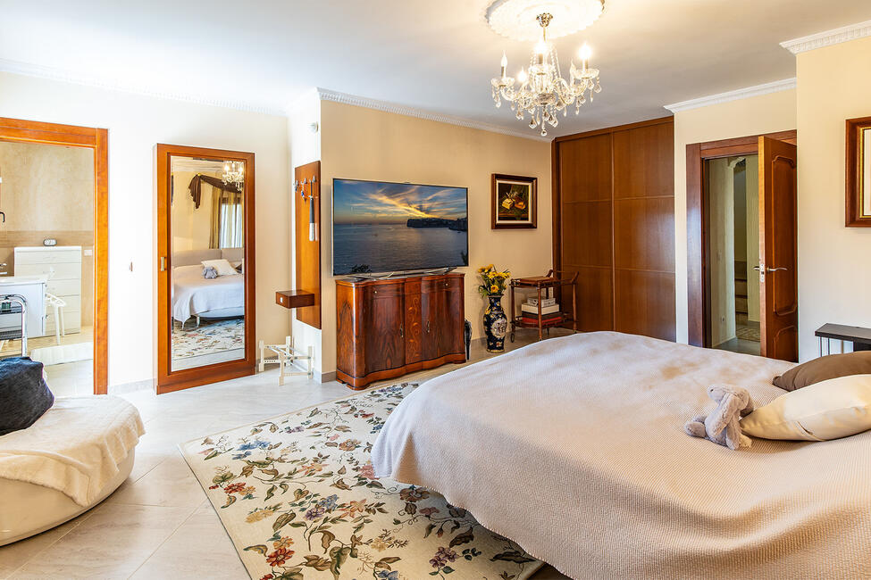 Beeindruckende Villa in 1. Meereslinie und privatem Meerzugang in Cala Fornells