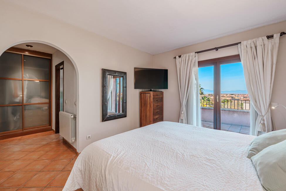 Mediterrane Villa mit Pool und Meerblick in Sa Torre