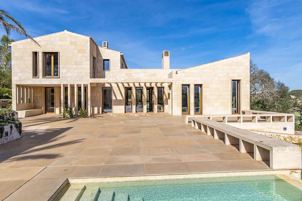 Unique finca with pool and mountain views in Cas Concos Des Cavaller