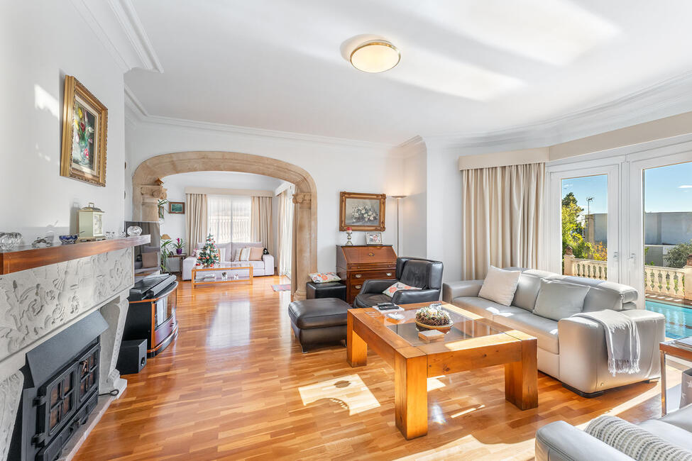 Fantastische Villa mit Gästeapartment und Teilmeerblick in Costa d’en Blanes