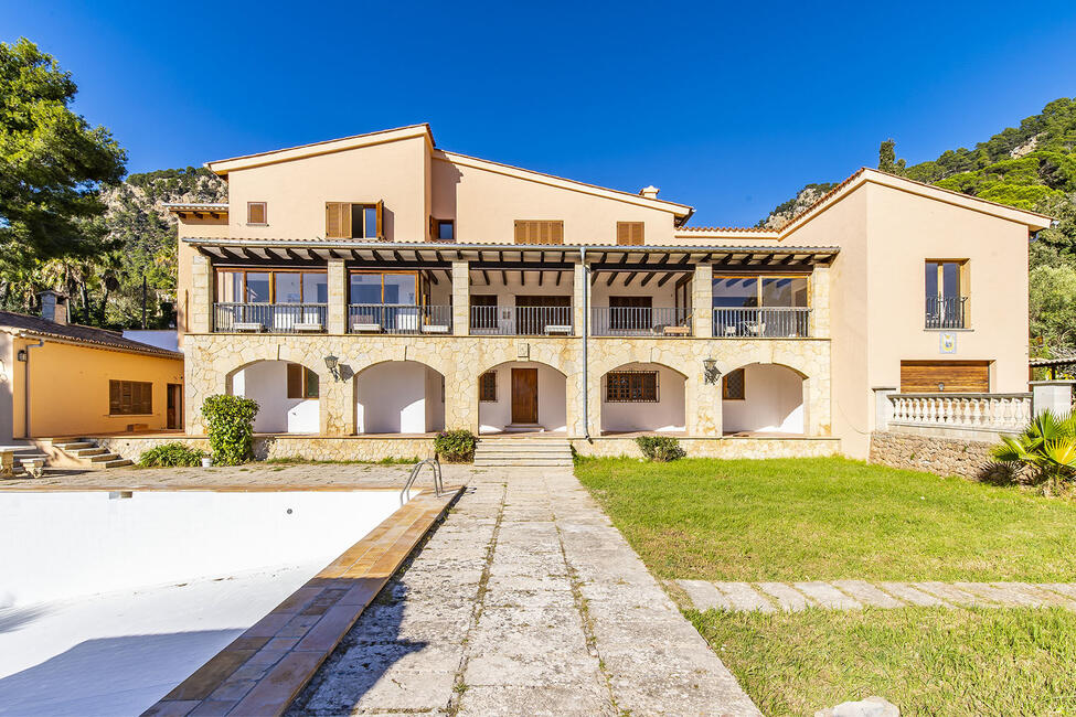 Casa señorial reformada con casa de invitados y gran zona de piscina en Valldemossa