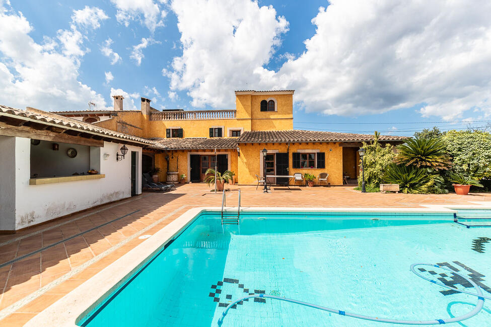 Renovated finca with salt water pool in Santa Maria del Cami