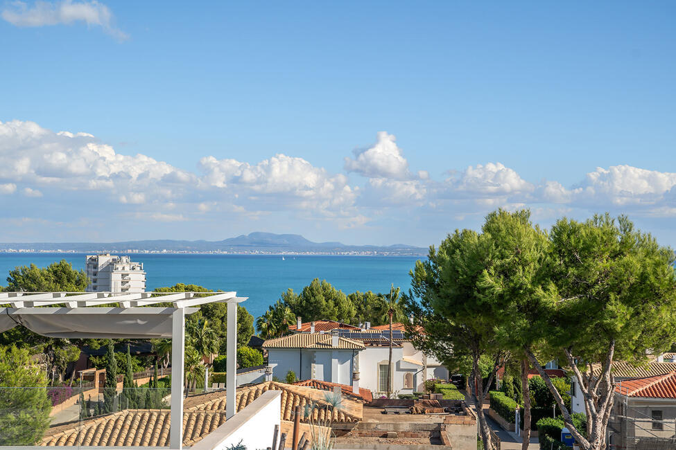 Charmante Villa mit Pool und Teilmeerblick in Strandnähe in Cala Vinyas