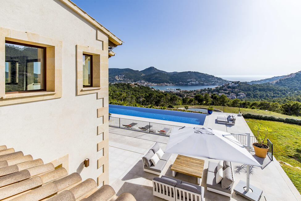 Spectacular finca with sensational sea and mountain views in Puerto Andratx