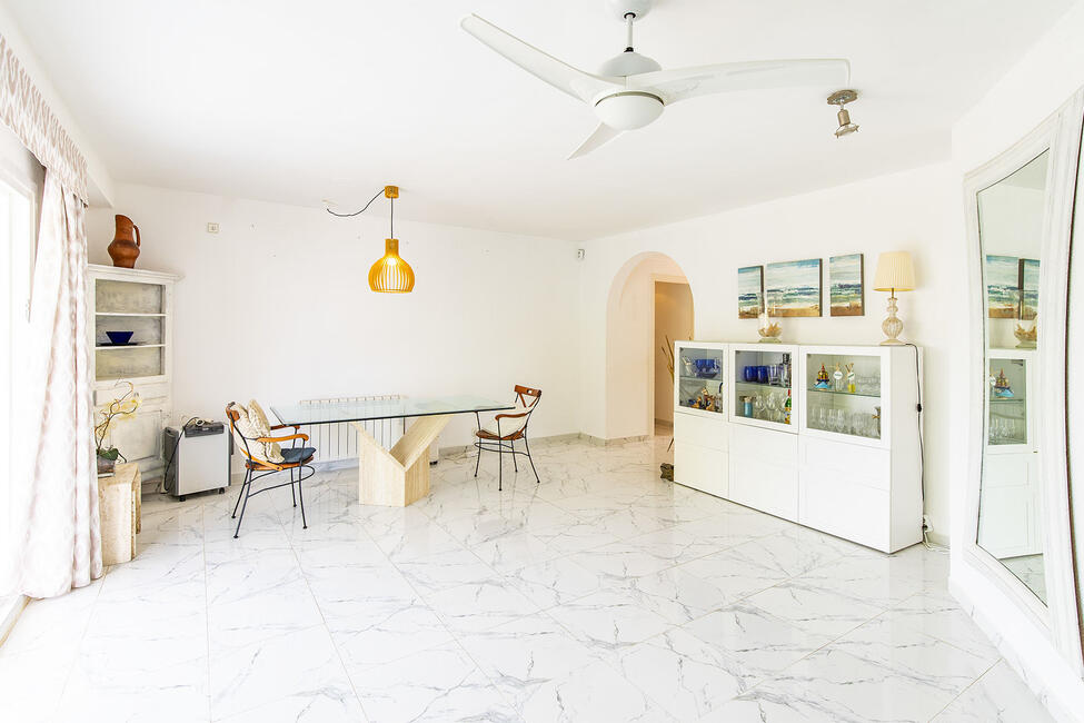 Attraktives Apartment mit Gemeinschaftspool in 1. Meereslinie von Santa Ponsa