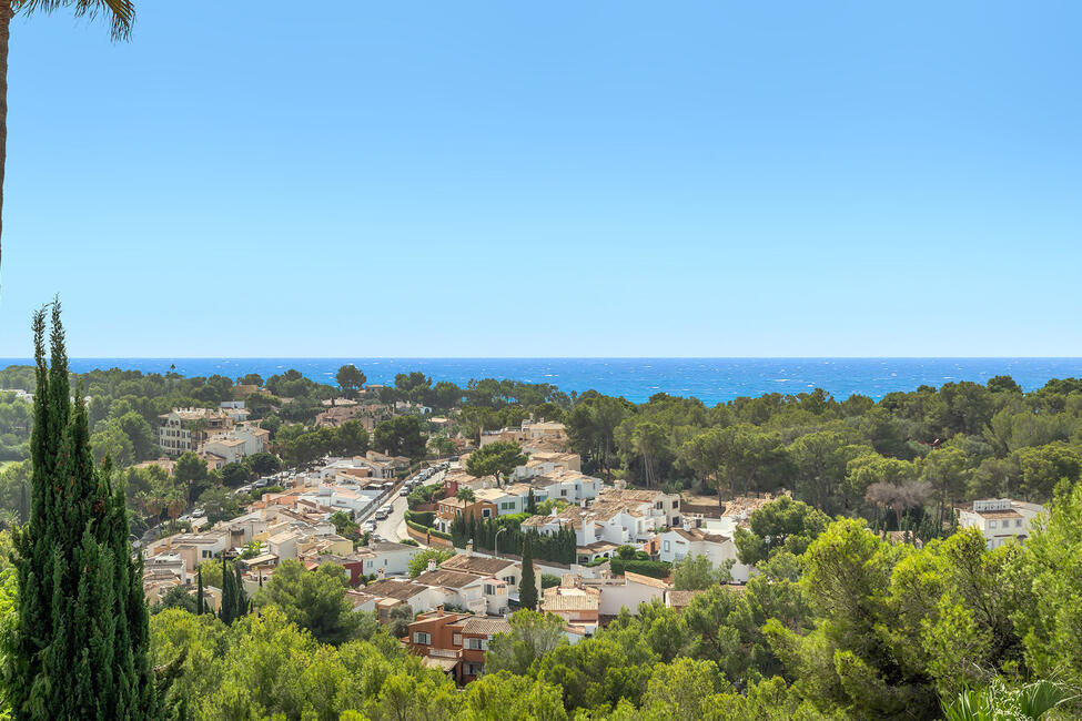 Elegante villa con piscina y vistas al mar en Bendinat