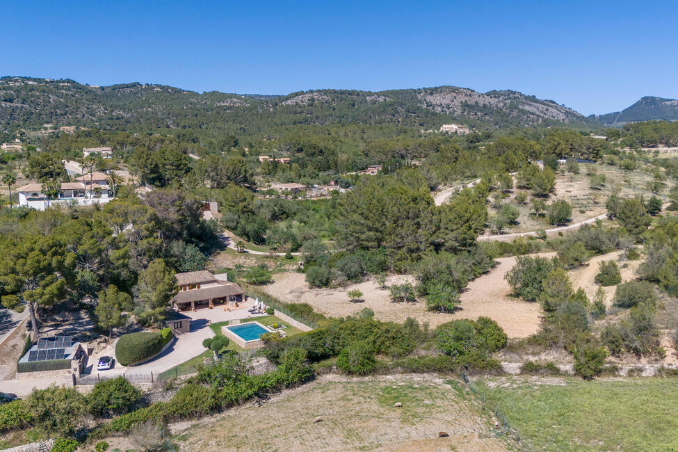 Preciosa finca con vistas a la montaña y piscina en Calvia