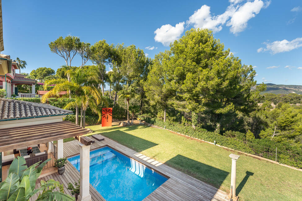 Charmante Villa mit Pool und Teilmeerblick in Strandnähe in Cala Vinyas