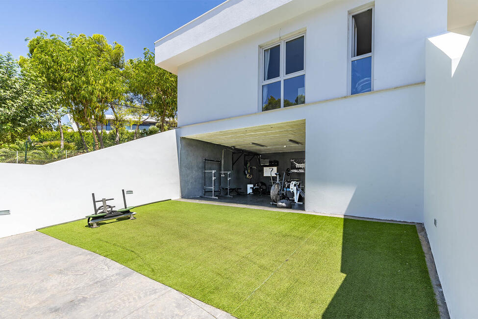 Modern villa with pool in Cala Vinyas