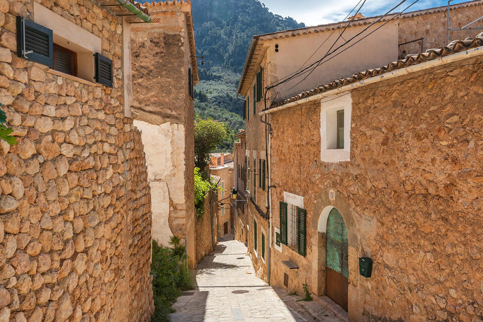 Tolles Dorfhaus mit Bergblick und Ferienvermietungslizenz in Fornalutx