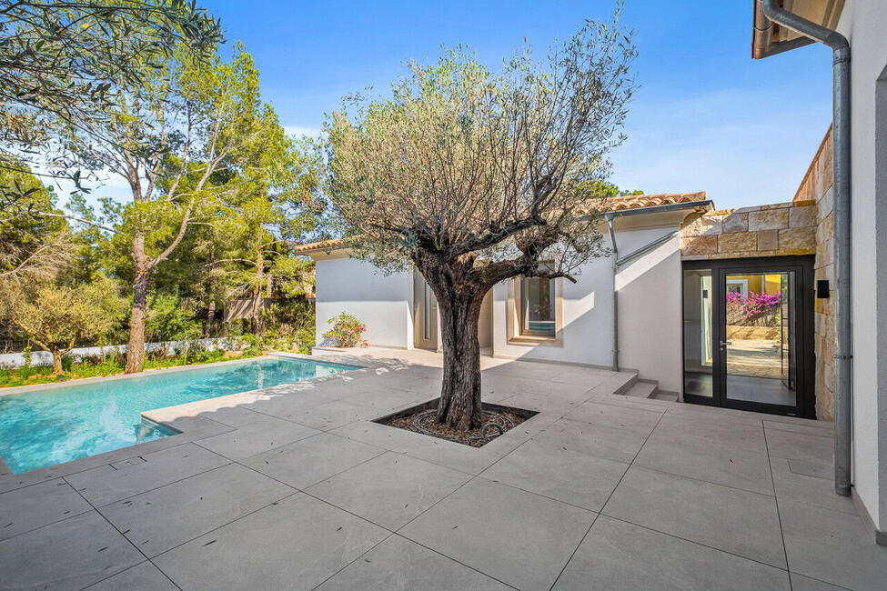 Hübsche Neubau-Villa mit Pool und Teilmeerblick in Sol de Mallorca