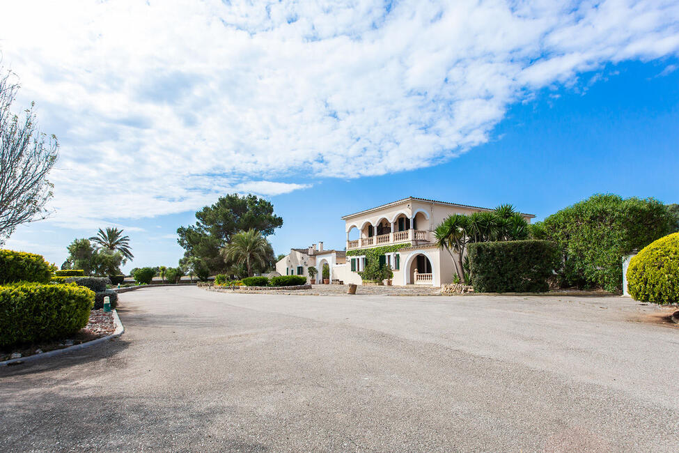 Traditional finca near the beach with country hotel license in Bahia Grande