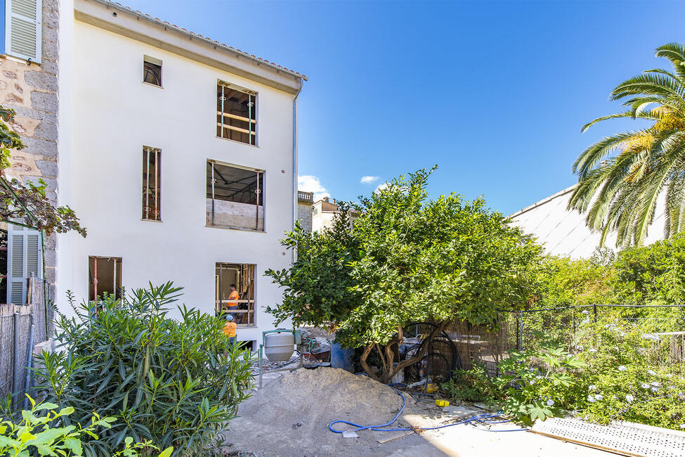 Modernes Neubau-Stadthaus mit Bergblick im Herzen von Sóller