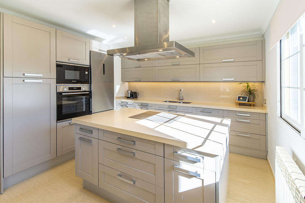 Excellent villa with beautiful pool and garden in Sa Torre