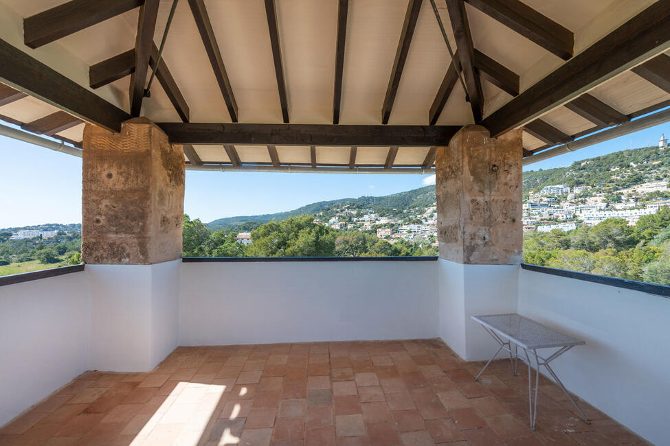 Wunderschönes Herrenhaus mit Pool umgeben von reichhaltiger Natur in Genova