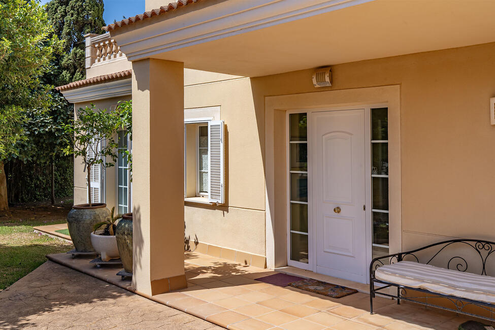 Grossartige Villa mit Meerblick, Pool und Ferienlizenz in Sa Torre