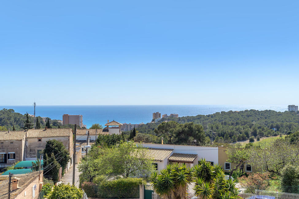 Schöne Villa in fantastischer Lage mit Meerblick und Pool in Genova