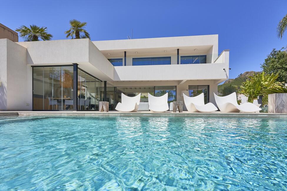 Moderne hochwertige Neubauvilla mit Pool in Andratx
