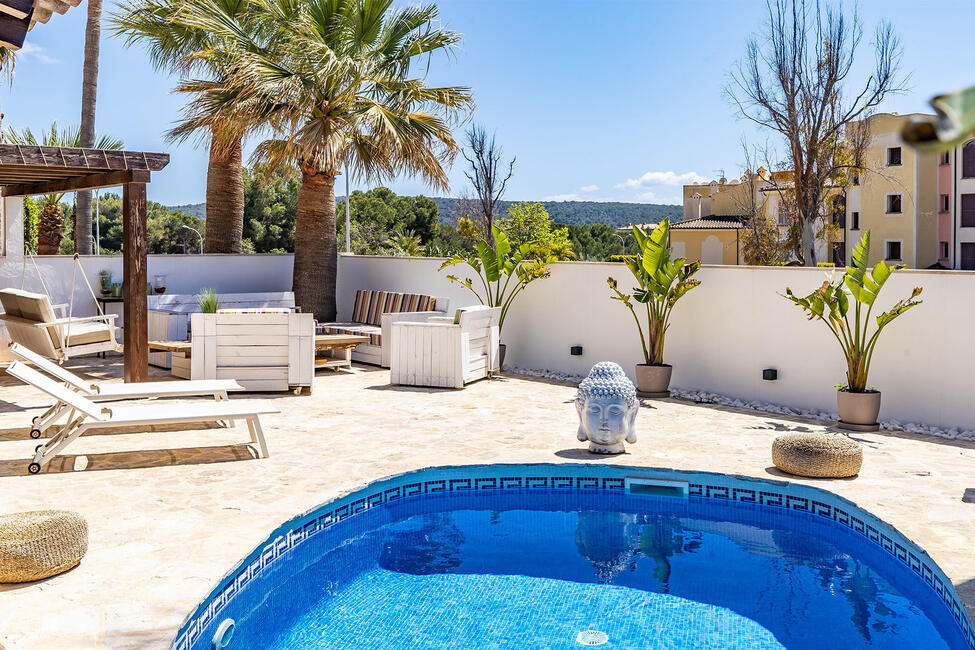 Lujosa villa reformada con piscina privada en un bonito complejo residencial en Nova Santa Ponsa