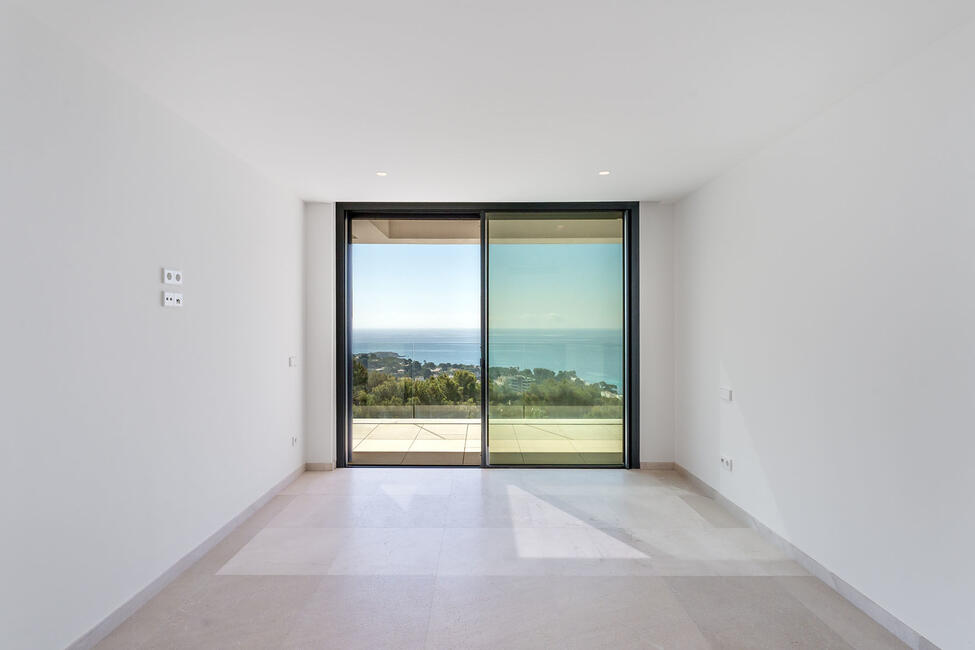 Moderna villa de nueva construcción con piscina e impresionantes vistas al mar en Portals Nous