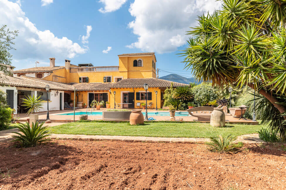 Renovated finca with salt water pool in Santa Maria del Cami