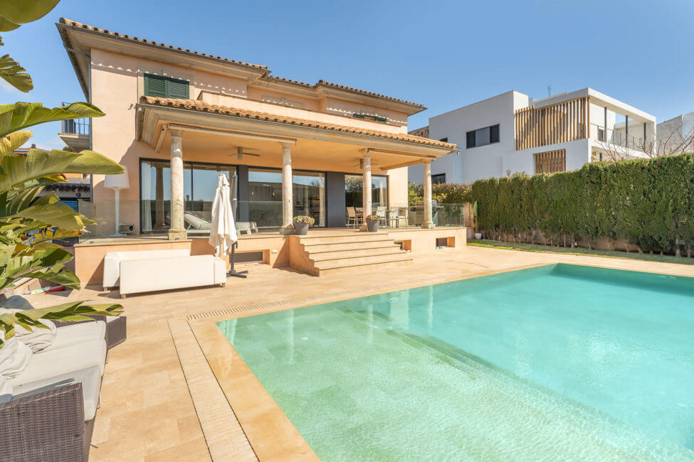 Wunderschöne Villa mit Pool und Weitblick auf das Meer in Sa Cabaneta