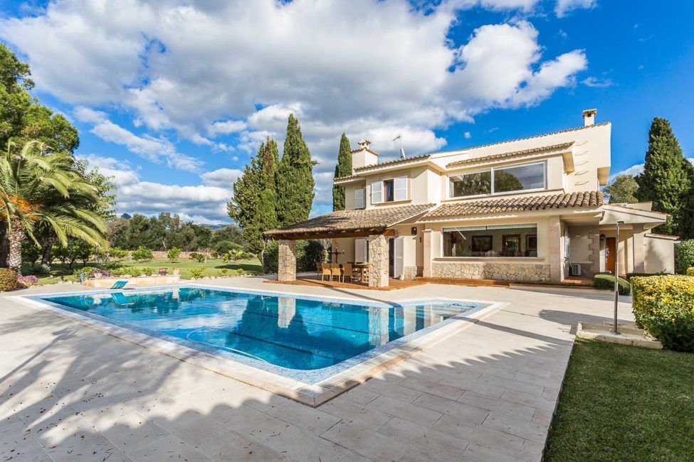 Precioso chalet con piscina y jardín en Palmanyola