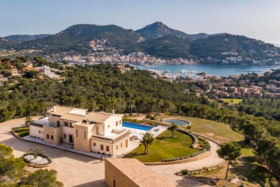 Spectacular finca with sensational sea and mountain views in Puerto Andratx