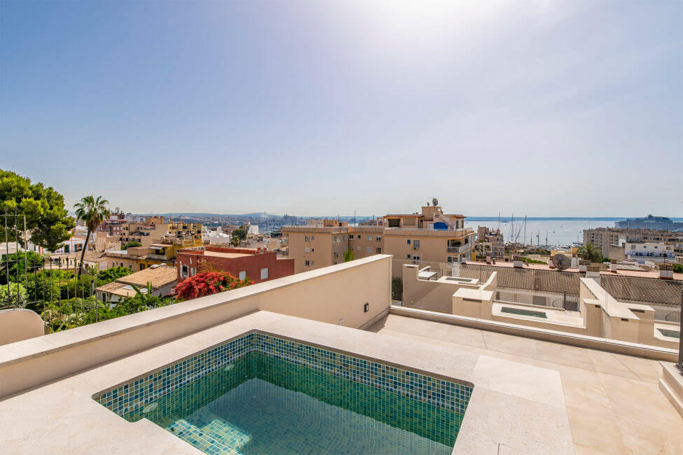 Elegantes Stadthaus mit Meerblick und Pool in Palma El Terreno