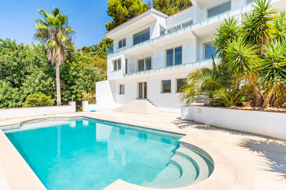 Impressive villa with partial sea view and pool in Son Vida