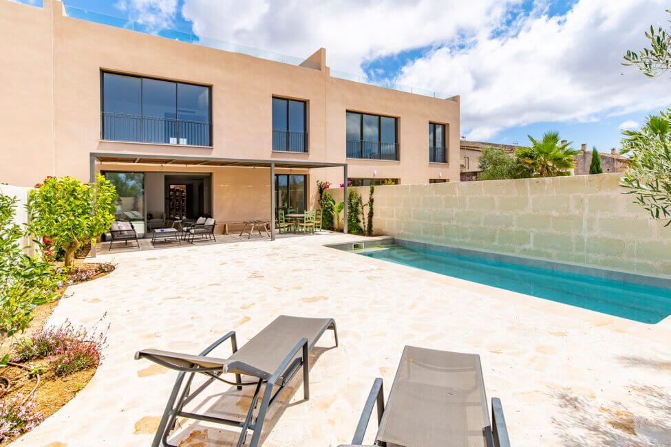 Atractiva casa adosada de nueva construcción con piscina en Ses Salines