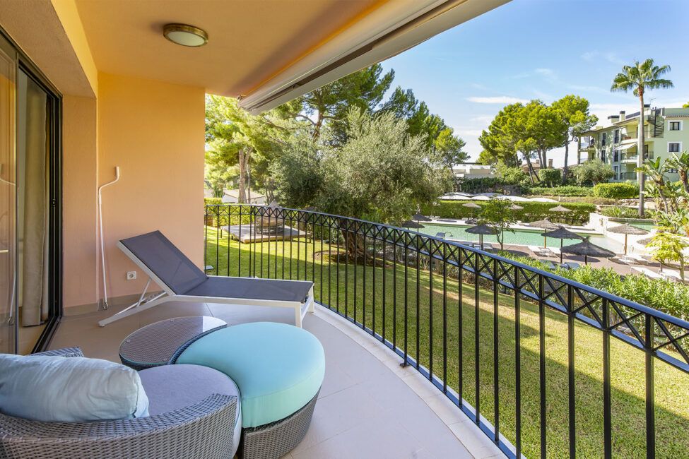 Herausragendes Erdgeschoss-Apartment mit wunderschönem Privatgarten in Camp de Mar
