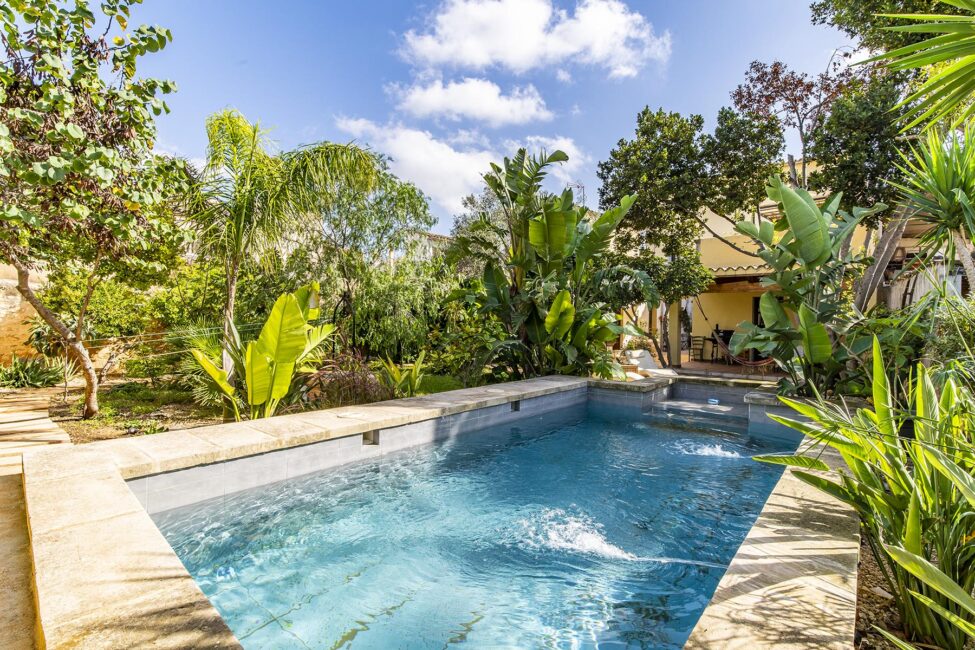 Hübsches, renoviertes Stadthaus mit Pool und Garten in Llucmajor
